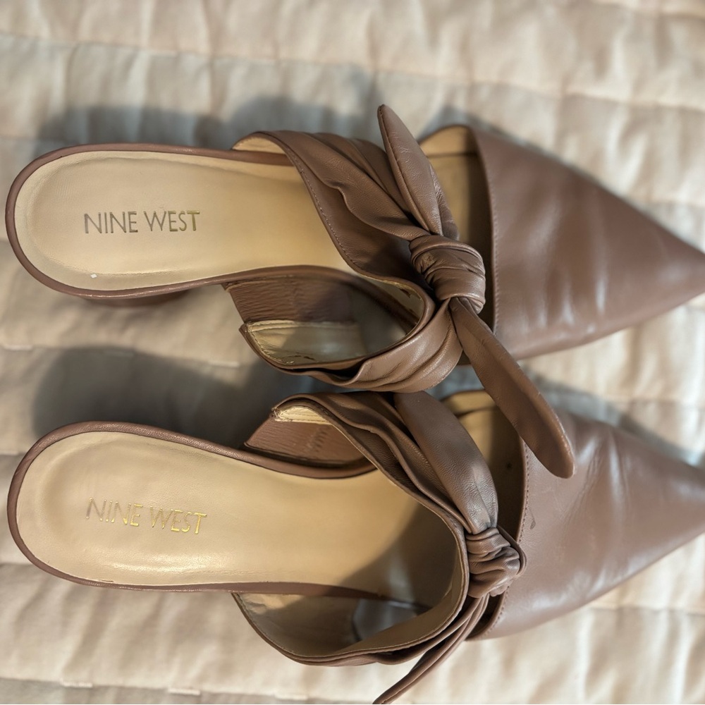 Nine West Women's Tan Mules with Bow Detail - Picture 2 of 5